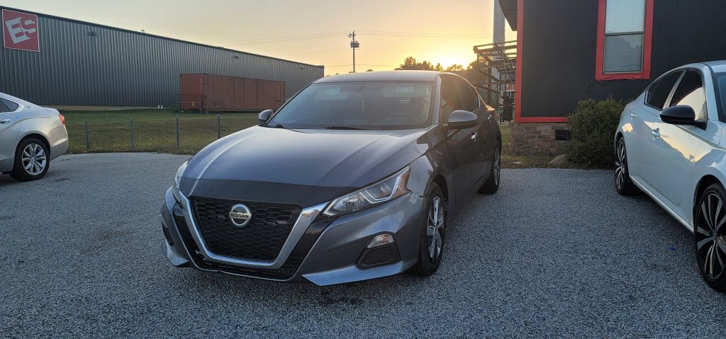 Nissan Altima (Black)